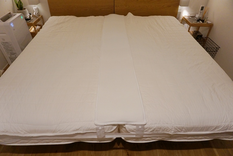シングルベッド2台並べた寝室のベットのすきまを埋めるおすすめパッドはkurevyさん。 | フルともパパブログ